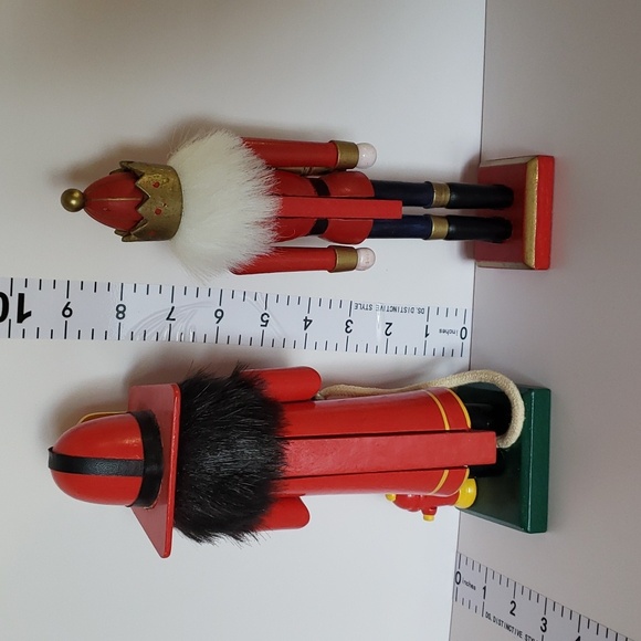 Two wooden nutcrackers Fireman and Soldier - Picture 2 of 2